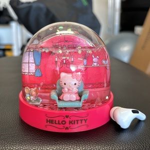Hello kitty snowglobe
